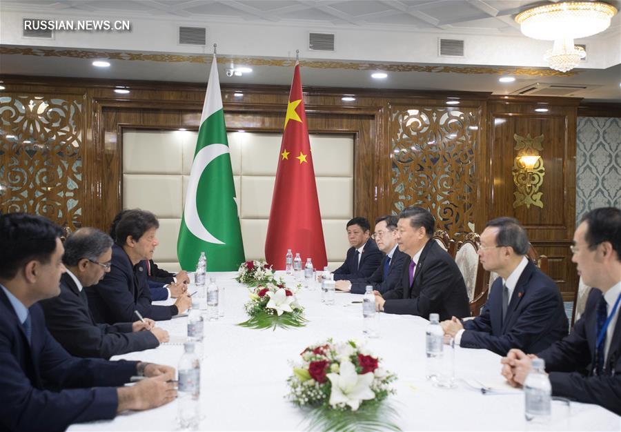 Си Цзиньпин провел встречу с премьер-министром Пакистана Имраном Ханом