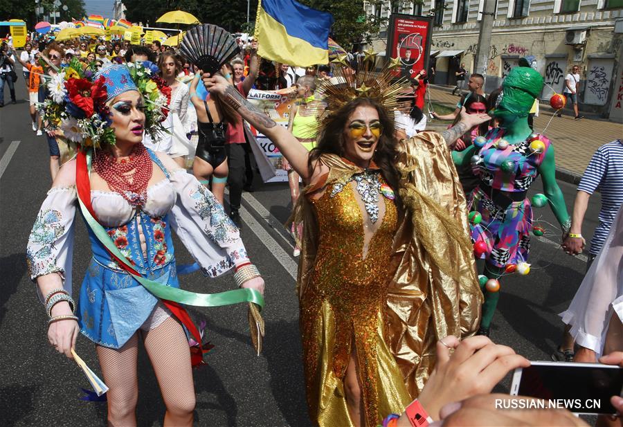 В Киеве состоялся "марш равенства" в поддержку ЛГБТ-сообщества "КиевПрайд-2019"