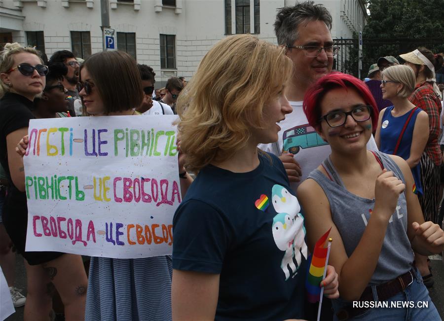 В Киеве состоялся "марш равенства" в поддержку ЛГБТ-сообщества "КиевПрайд-2019"