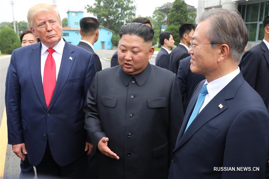 Д. Трамп и Ким Чен Ын встретились и пожали друг другу руки в Пханмунджоме