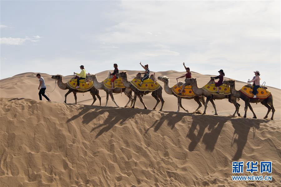 В Синьцзяне наступил золотой сезон для путешествий по пустыне