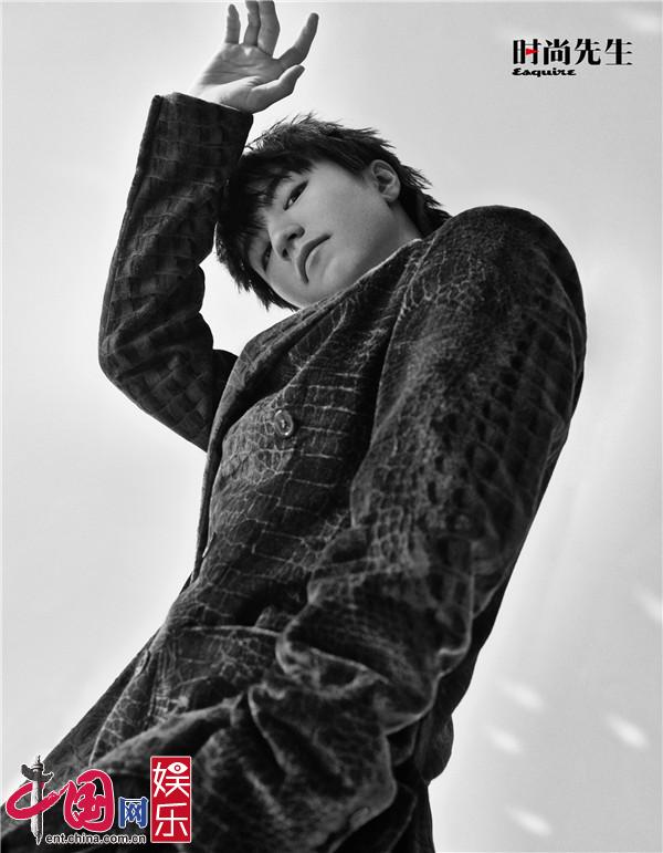 Новые фото: Ван Цзюнькай снялся для обложки журнала