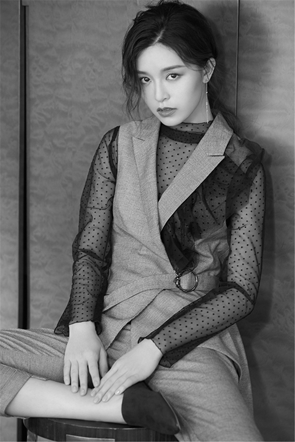 Очаровательная сянганская актриса Вэнь Юншань