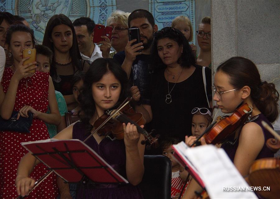 Концерт в ташкентском метро