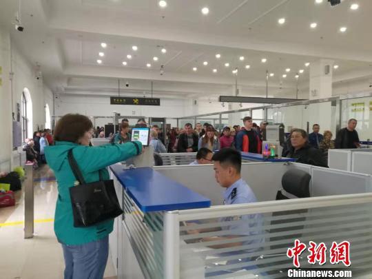 Китайско-российская приграничная зона взаимной торговли в Маньчжурии принимает огромное количество посетителей