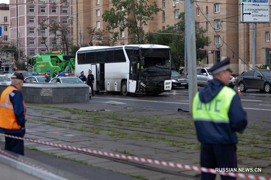 Автобус с китайскими туристами попал в ДТП в Москве 