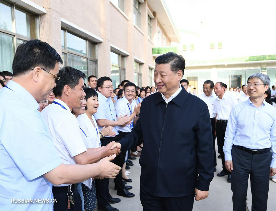 Си Цзиньпин встретился с учеными Академии Дуньхуана 