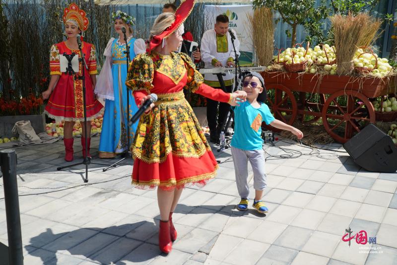 На фото: 24 августа, в рамках Международной садоводческой выставки ЭКСПО-2019 в Пекине прошел «День России».