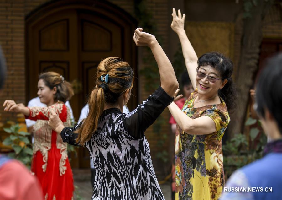  В Синьцзян-Уйгурском автономном районе /Северо-Западный Китай/ наступила золотая пора туризма. За первое полугодие 2019 года туризм обеспечил занятость более 32 тыс местных жителей за счет оказания услуг по предоставлению туристам жилья, питания, продажи сувениров и иного сервиса. 