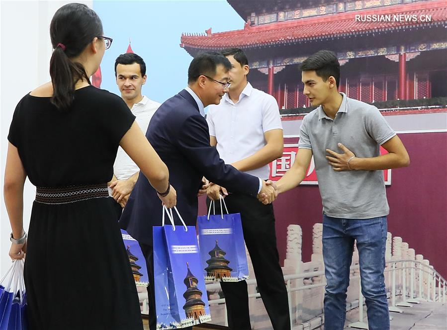 В Ташкенте наградили победителей радио викторины "Знаете ли вы Китай?" 