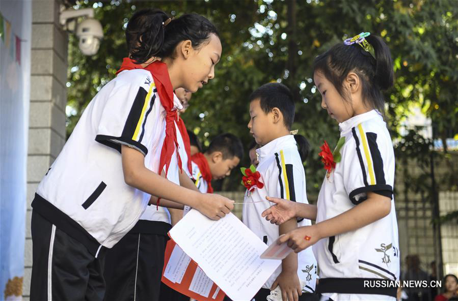 "Мечта начинается здесь" -- начало учебного года в Синьцзяне 