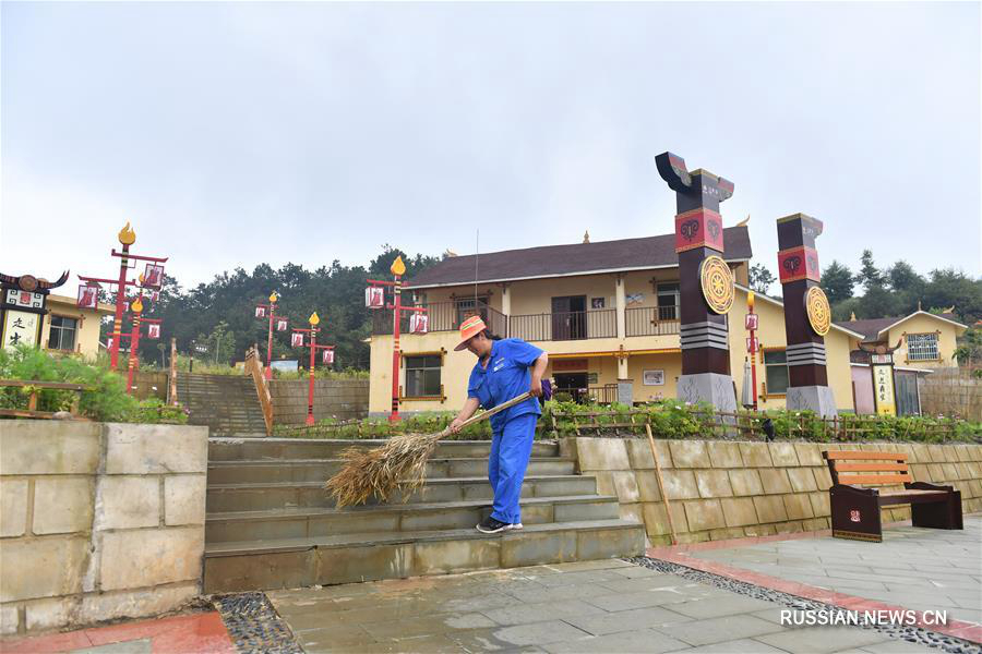 "Красный туризм" спасает от бедности жителей горных районов провинции Сычуань 