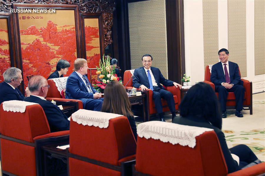 Ли Кэцян встретился с американскими участниками китайско-американского бизнес-диалога 