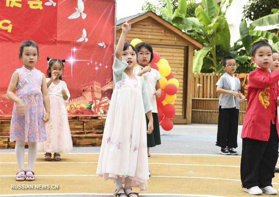 Дети из Наньнина спели в честь Дня образования КНР 