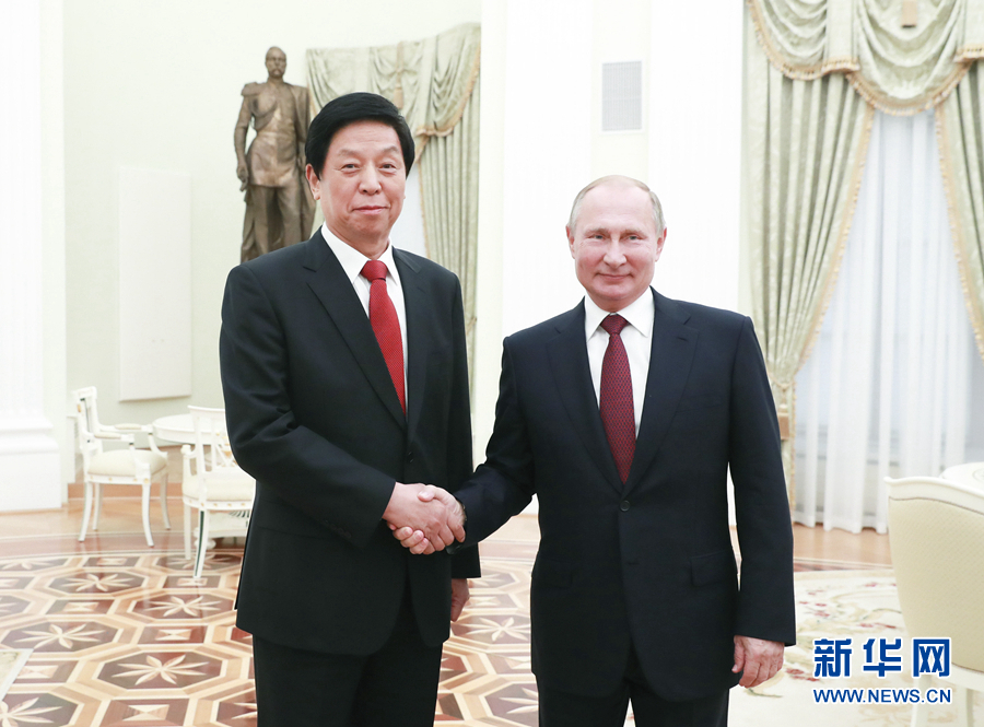 Китай и Россия должны неуклонно поддерживать друг друга и совместно способствовать созданию международных отношений нового типа и сообщества единой судьбы человечества