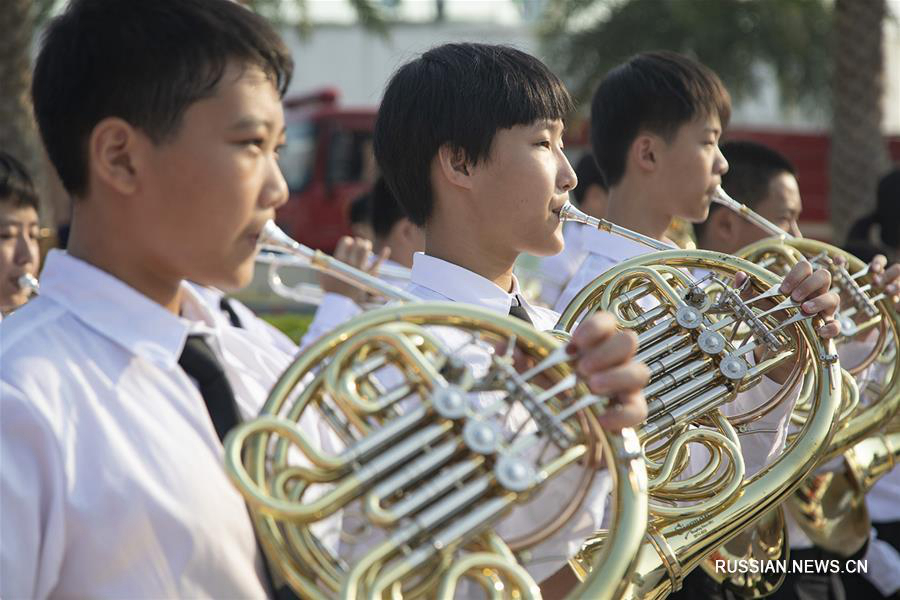 10 тыс жителей Чжухая исполнили песню в честь 70-летия образования КНР 