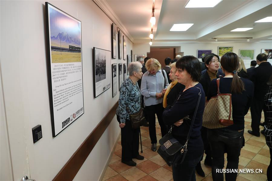 В Москве открылась фотовыставка по случаю 70-летия образования КНР "Стремления к прекрасной жизни" 