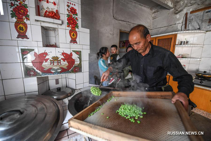 Сезон "выпадения инея" в провинции Хучжоу -- время готовить чай из бобов тонка 