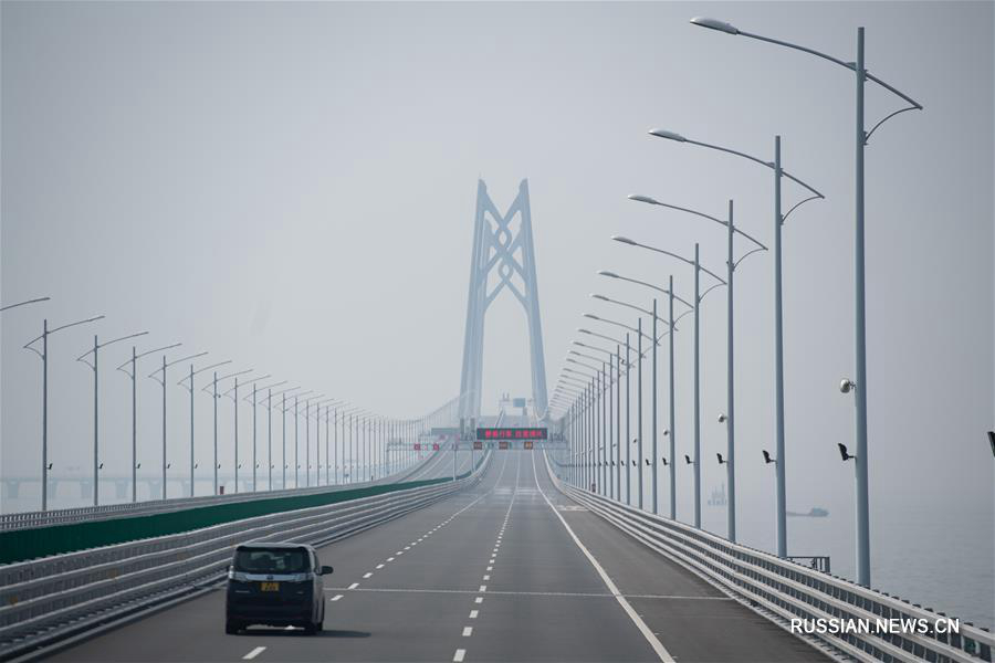 Первая годовщина открытия моста Сянган-Чжухай-Аомэнь -- Три города, одно связующее звено 