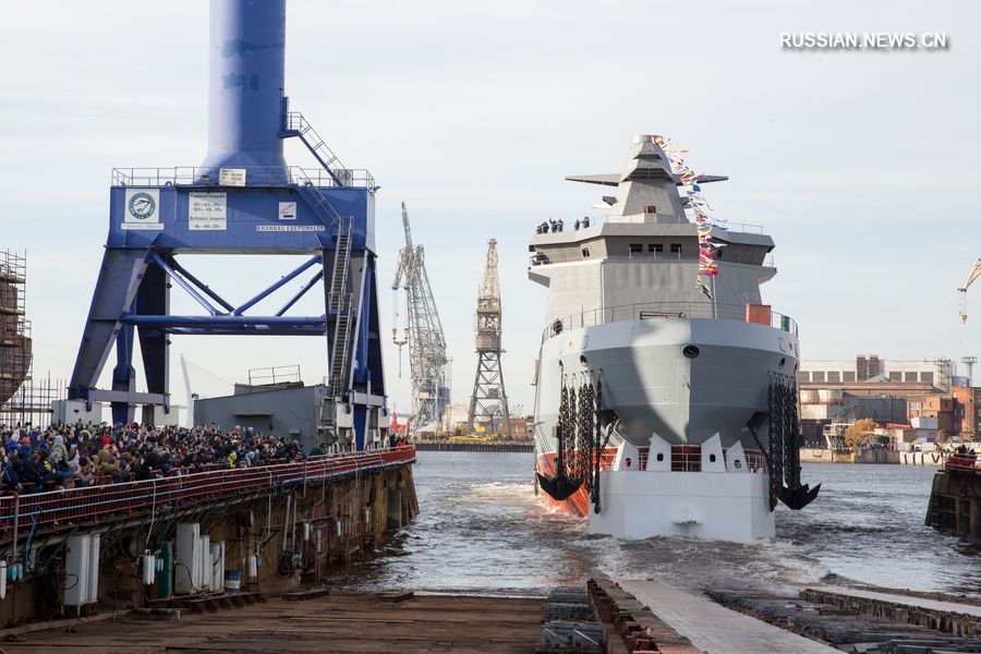 Первый российский патрульный корабль ледового класса проекта 23550 "Иван Папанин" был в пятницу спущен на воду в российском городе Санкт-Петербург.