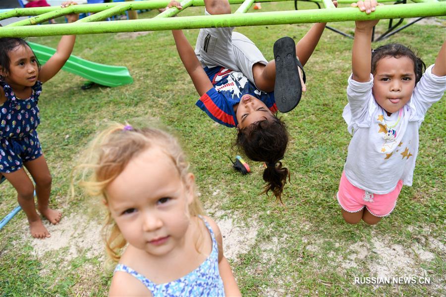 Местные жители ласково зовут эту школу "Нихао", потому что ее официальное название по звучанию напоминает китайское слово "нихао" /"здравствуй"/.