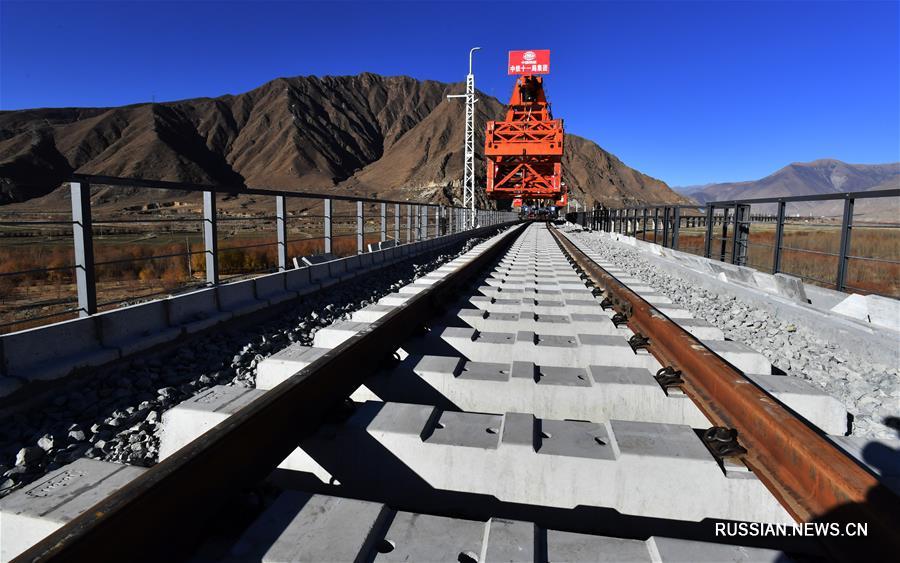 На железной дороге Лхаса-Ньингчи ведется устройство 2-го пролета через реку Ярлунг Цангпо