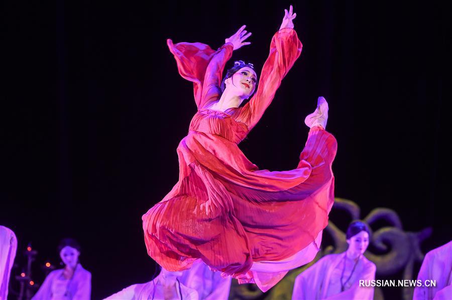 Представление китайской танцевальной драмы "Конфуций" с успехом прошло в Москве 8 и 9 декабря. 