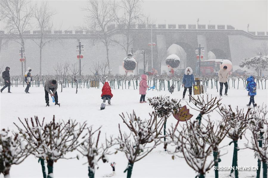 Снег в древнем городе Чжэндин 