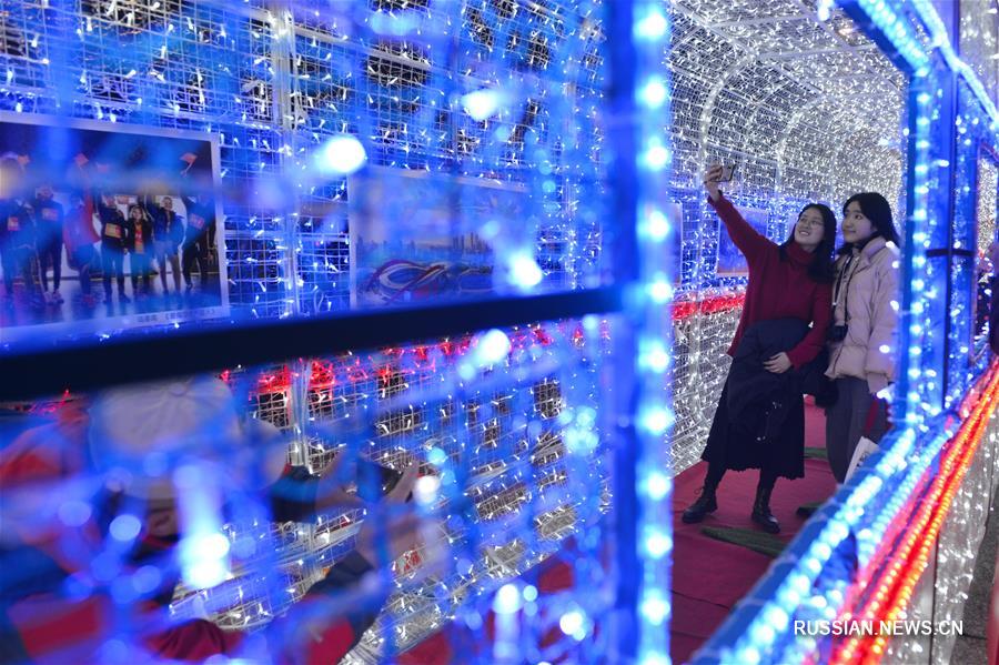 Художественная выставка фонарей открылась на днях на территории Парка юношеских Олимпийских игр в районе Цзянье города Нанкина /провинция Цзянсу, Восточный Китай/. 