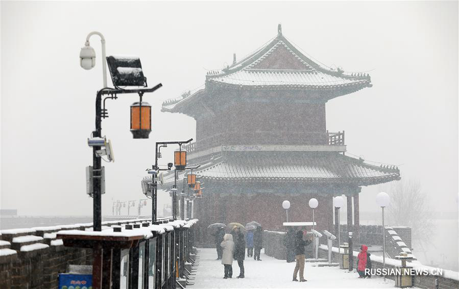 Снег в древнем городе Чжэндин 