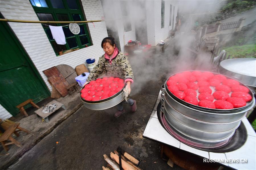 Новогодние булочки "хунба" из провинции Гуйчжоу