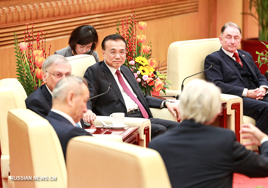 Премьер Госсовета КНР провел встречу с работающими в Китае иностранными экспертами