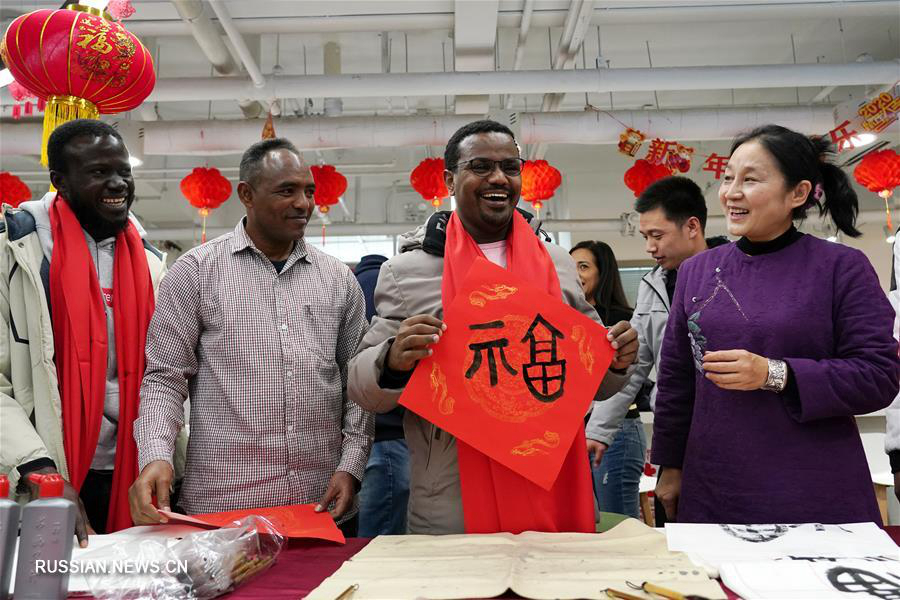 Иностранные студенты в китайской столице отмечают праздник Весны 