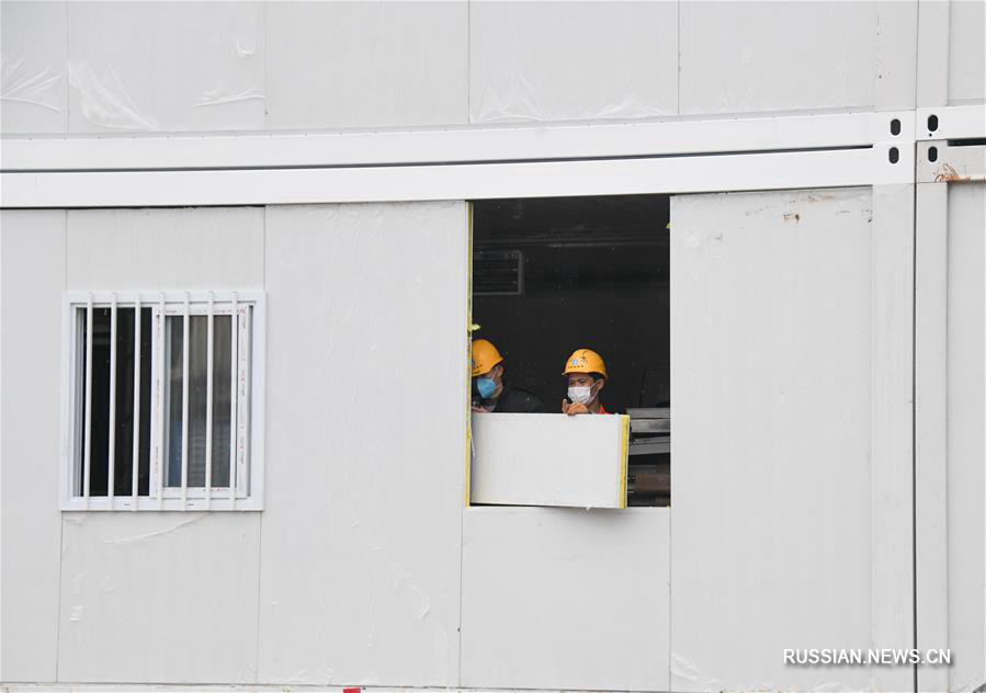 Китай за 10 дней построил в Ухане новую больницу для борьбы с вирусной пневмонией 