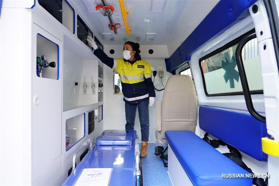 Борьба со вспышкой коронавирусной инфекции -- В Сиане ускорили выпуск специализированных машин скорой помощи