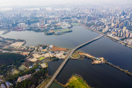 Жизнь в городе Ухань, закрытом на карантин Жизнь в городе Ухань, закрытом на карантин