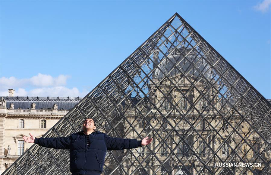 В Париже временно закрыт музей Лувр в связи с ситуацией с коронавирусом 