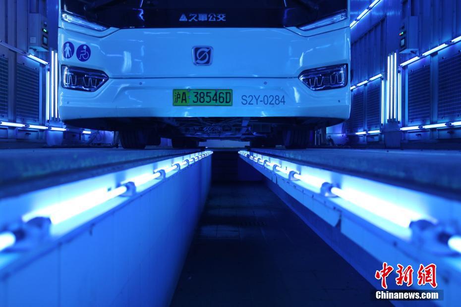 Шанхай: дезинфекция автобусов с помощью ультрафиолета