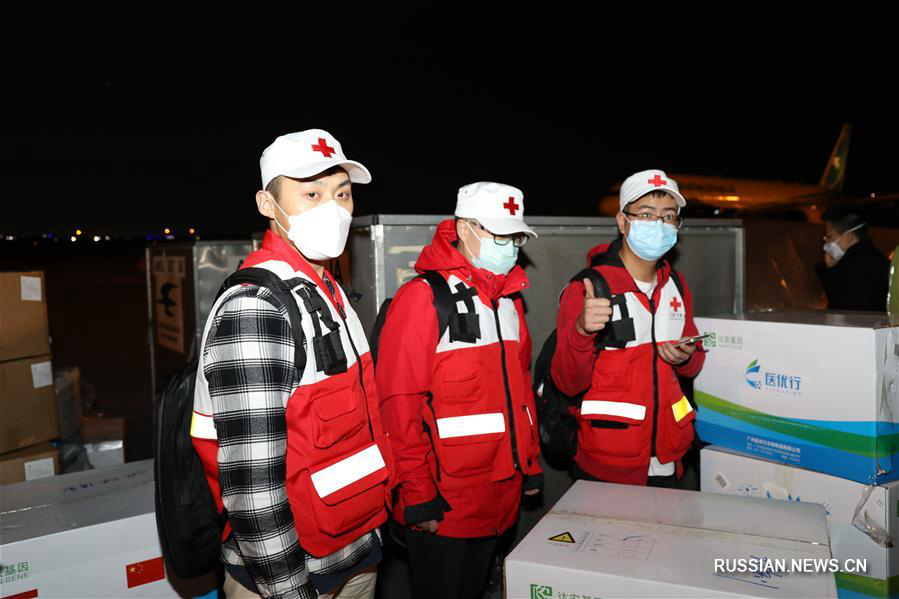 Медицинские специалисты и гуманитарная противоэпидемическая помощь из Китая прибыли в Ирак