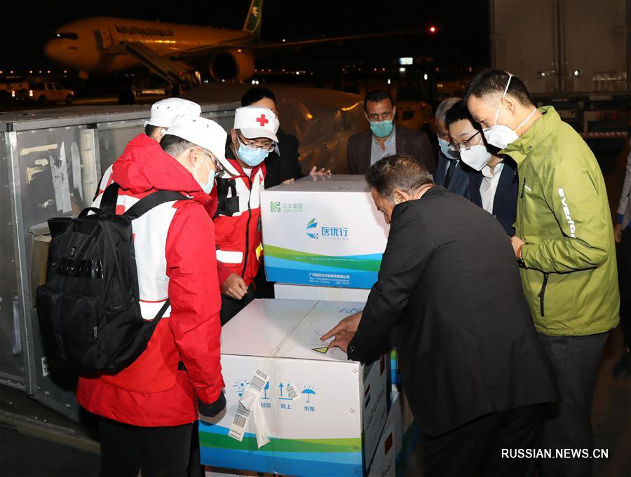 Медицинские специалисты и гуманитарная противоэпидемическая помощь из Китая прибыли в Ирак