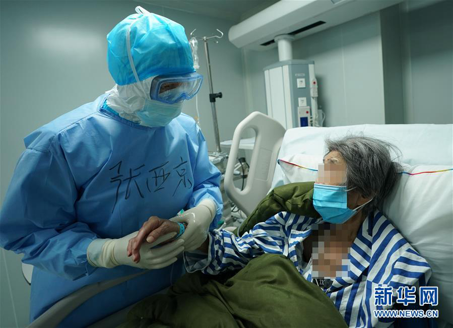 Схватка со смертью: посещение отделения интенсивной терапии больницы «Хошэньшань» в Ухане