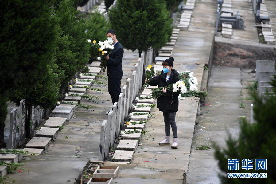 Провинция Аньхой: помощь в актах поминовения в праздник Цинмин