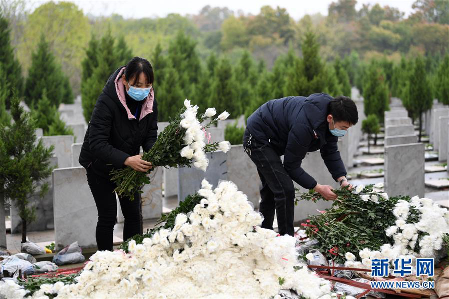 Провинция Аньхой: помощь в актах поминовения в праздник Цинмин