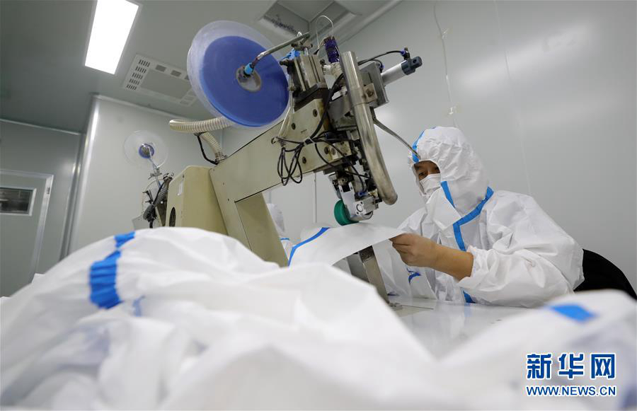 Шэньян: производство защитных медкостюмов на экспорт полным ходом