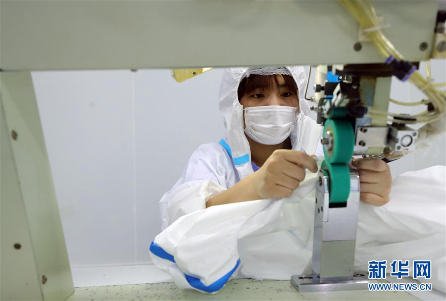 Шэньян: производство защитных медкостюмов на экспорт полным ходом