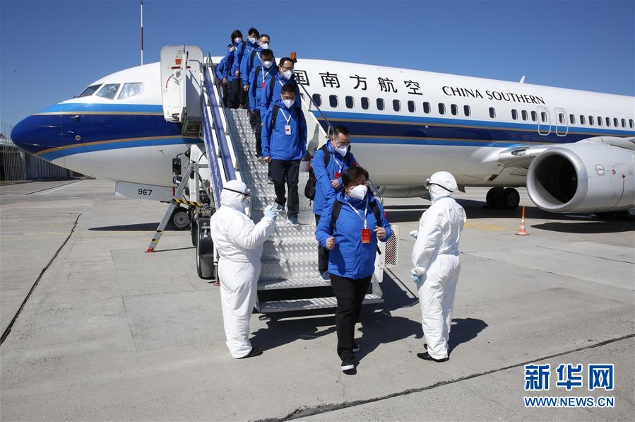 20 апреля китайская совместная рабочая группа прибыла в международный аэропорт Манас г. Бишкек, столицы Кыргызстана. Вместе с группой была доставлена партия противоэпидемических средств медицинского назначения, предоставленных Синьцзян-Уйгурским автономным районом.
