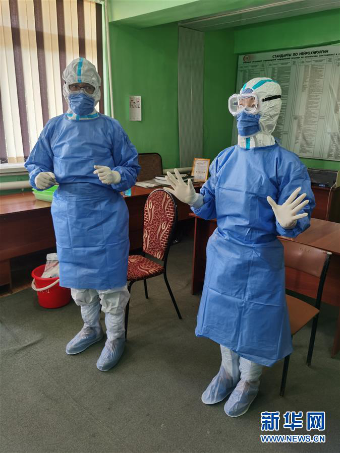 Группа китайских медиков помогает бороться с эпидемией COVID-19 в Узбекистане
