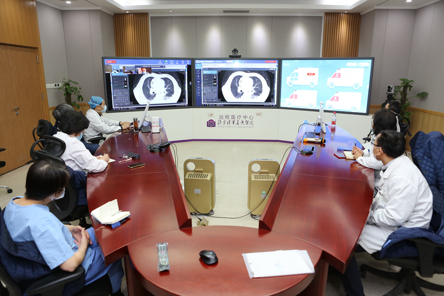 С помощью технологии компании China Unicom «5G+облачная медицина» медицинские эксперты в Пекине, Шанхае, Гуандуне и Хубэе провели консилиум по лечению тяжелого пациента в уханьской больнице «Лэйшэньшань». 