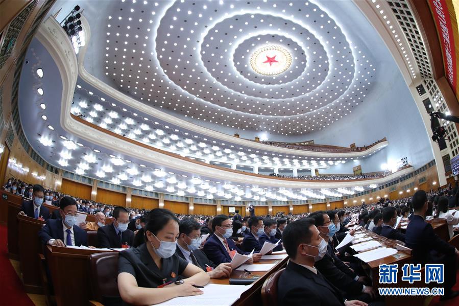 В Пекине состоялось второе пленарное заседание 3-й сессии ВСНП 13-го созыва, на котором присутствовали Си Цзиньпин и другие партийные и государственные руководители страны