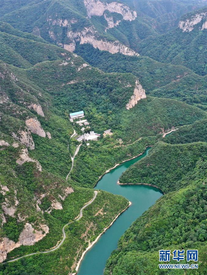 Привлекательные пейзажи гор Цинлуншань в провинции Хэнань
